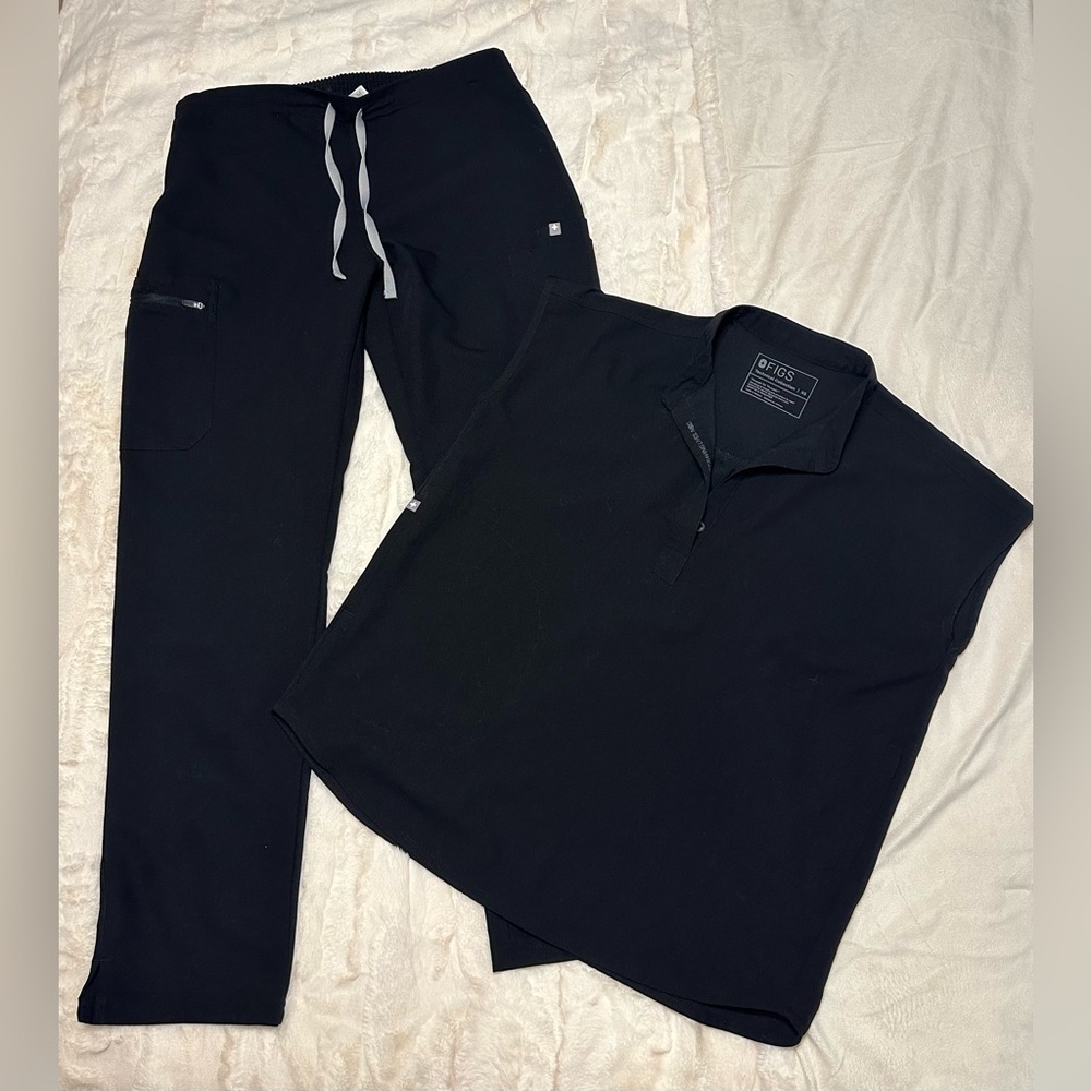 Black Figs Scrub Set